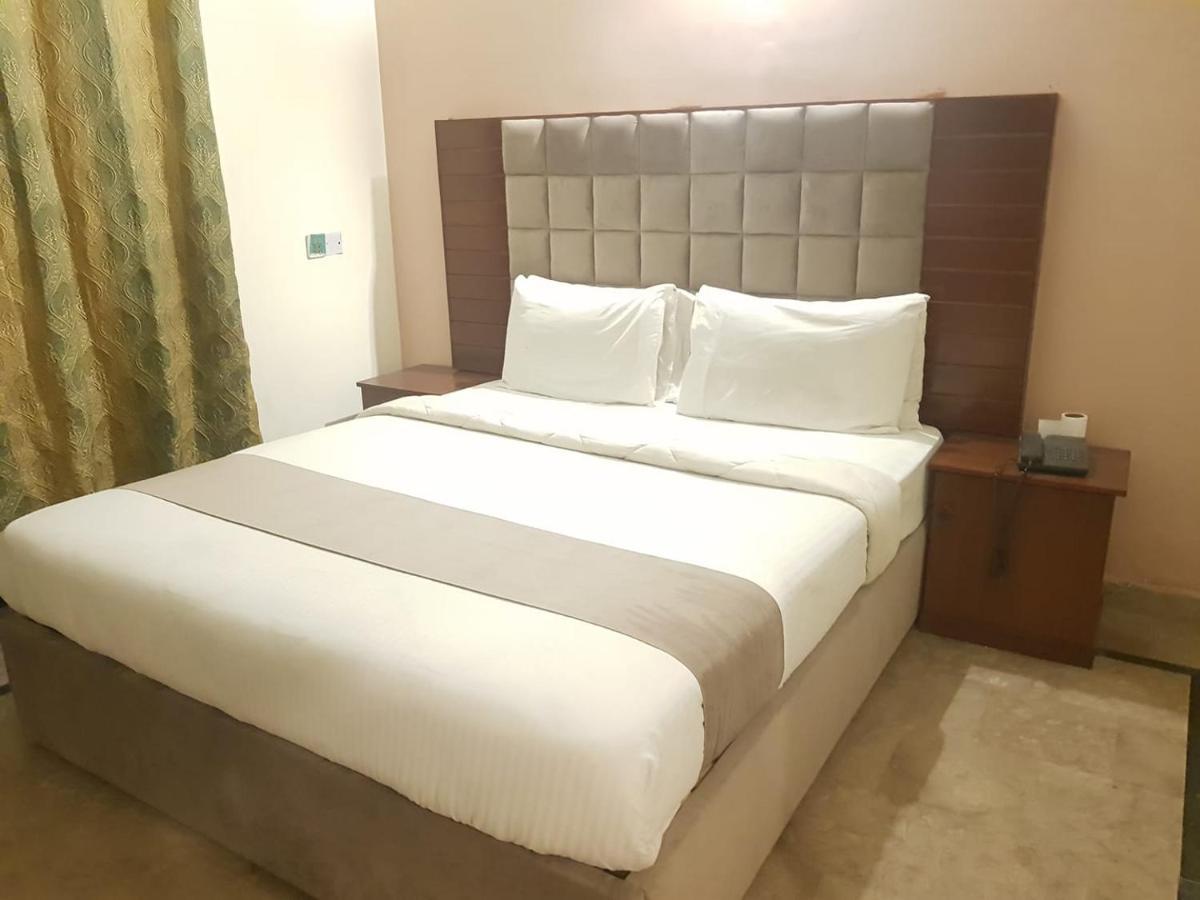 Hotel Sherition 1 Лахор Экстерьер фото