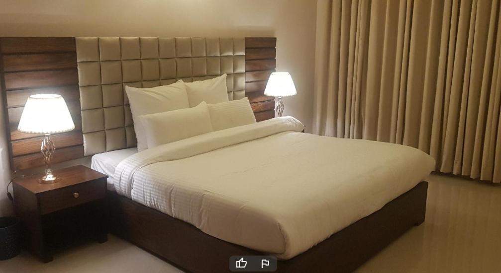 Hotel Sherition 1 Лахор Экстерьер фото